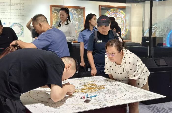 视频|湖北十堰绿松石文化展西安举办：一石牵秦楚 青绿赴长安