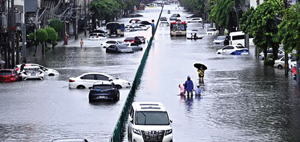 Bangkok floods send thousands into shelters after days of rain